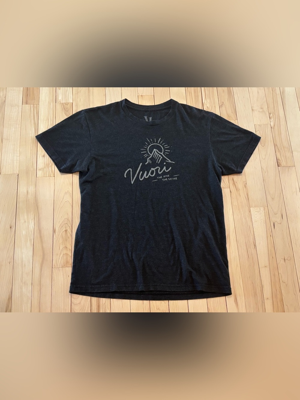 Vuori The Rise The Shine T-Shirt Gray Medium